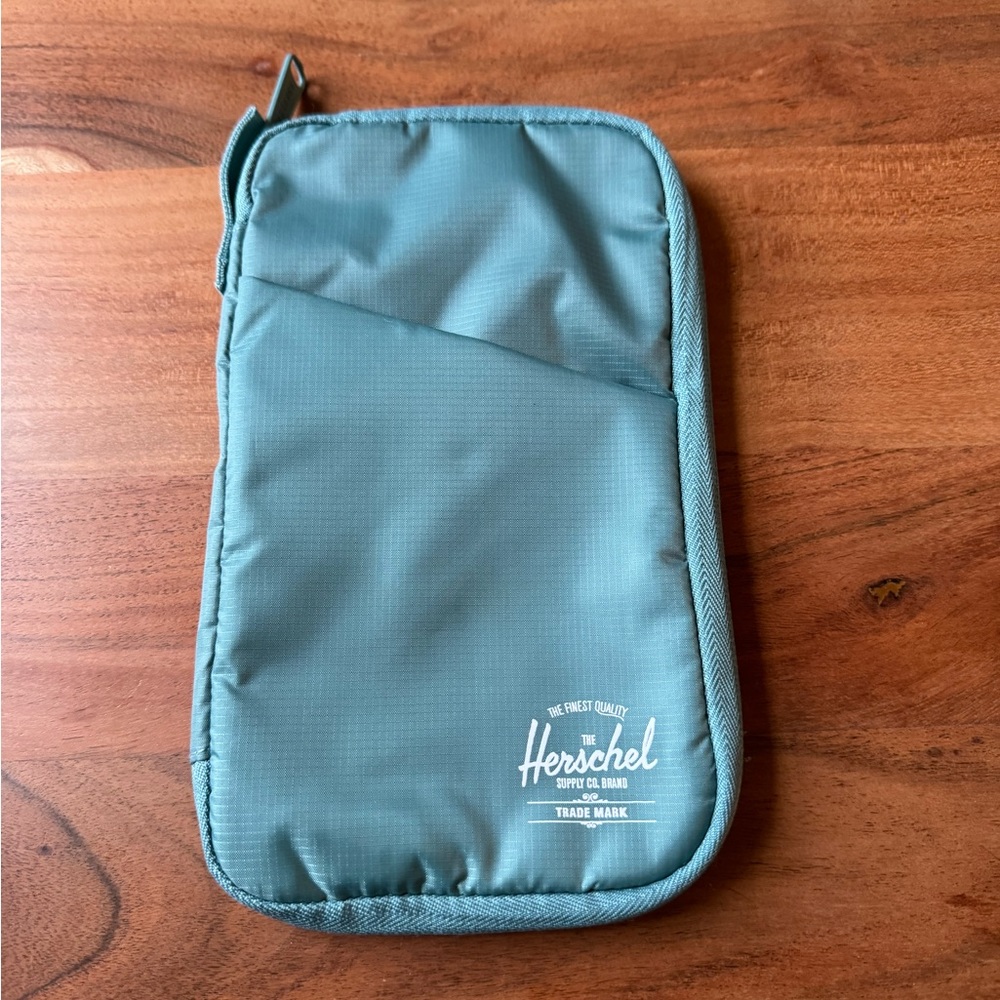 NWOT Herschel Travel Wallet